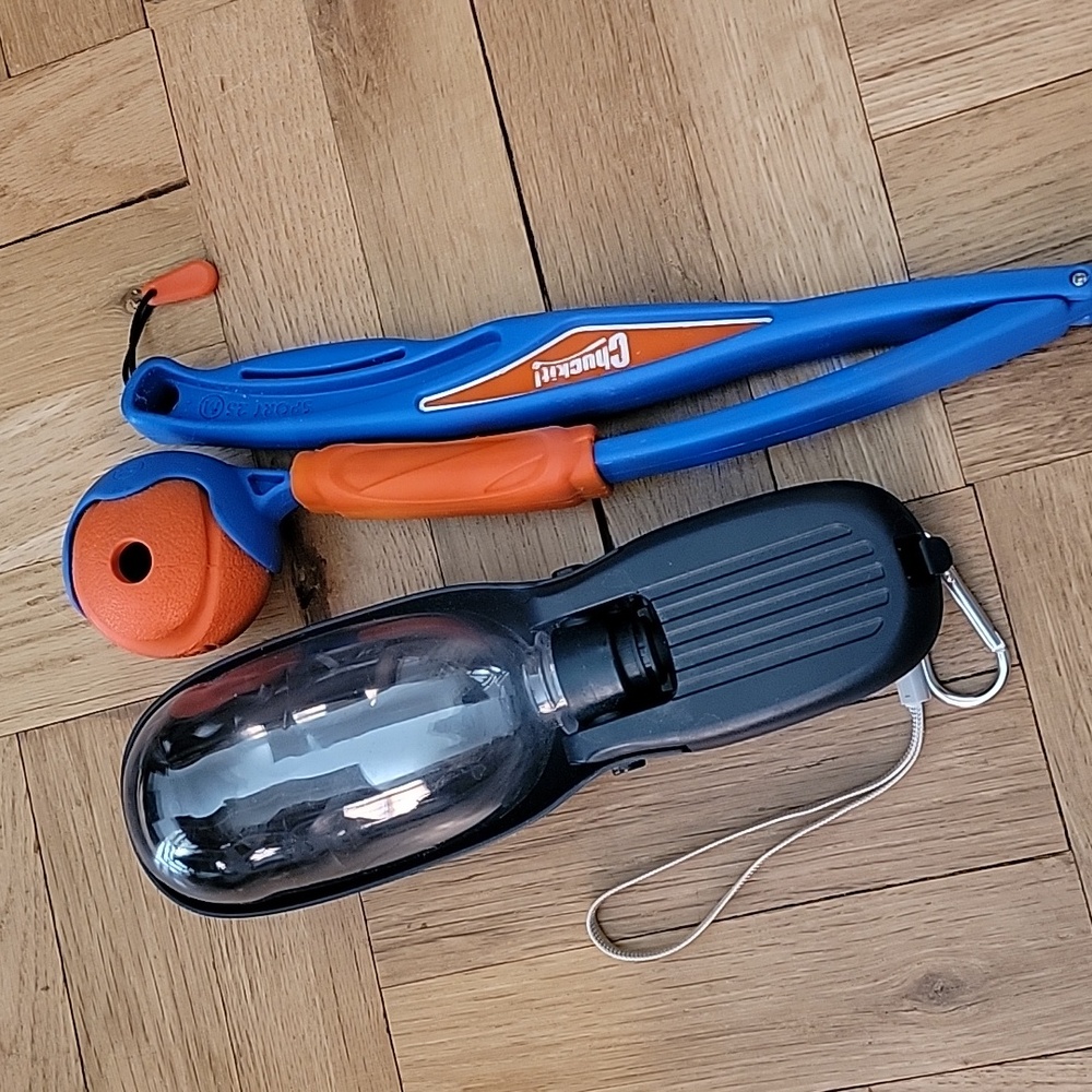BUNDLE/DOG/2-ITEMS/WATER BOTTLE/BALL-LAUNCHER